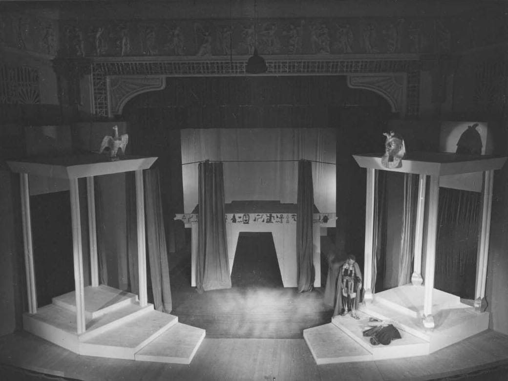 A photo of a production of Shakespeare's Antony and Cleopatra, produced by Ngaio Marsh in 1959.